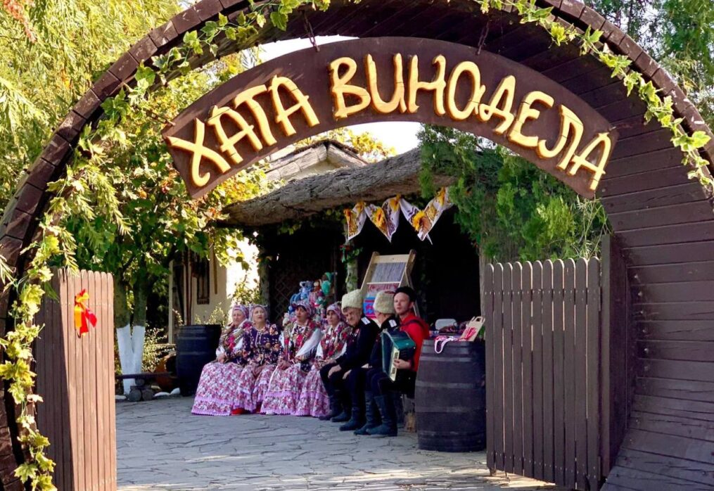 Работа выставочного комплекса в апреле.
